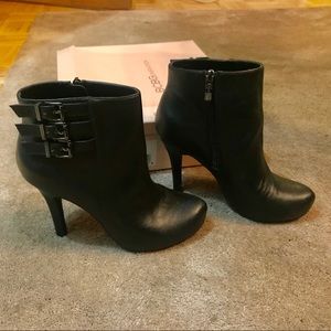 💕BCBG black booties 💕
